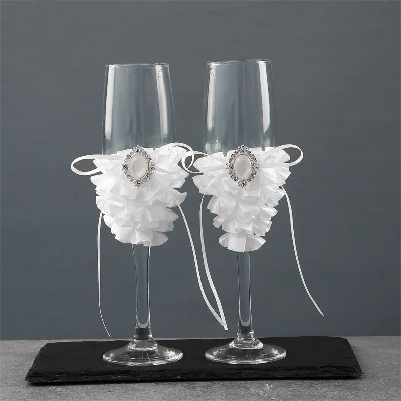 

2 wedding glasses, wedding gifts, champagne glasses for the bride and groom, thoughtful design, wedding supplies