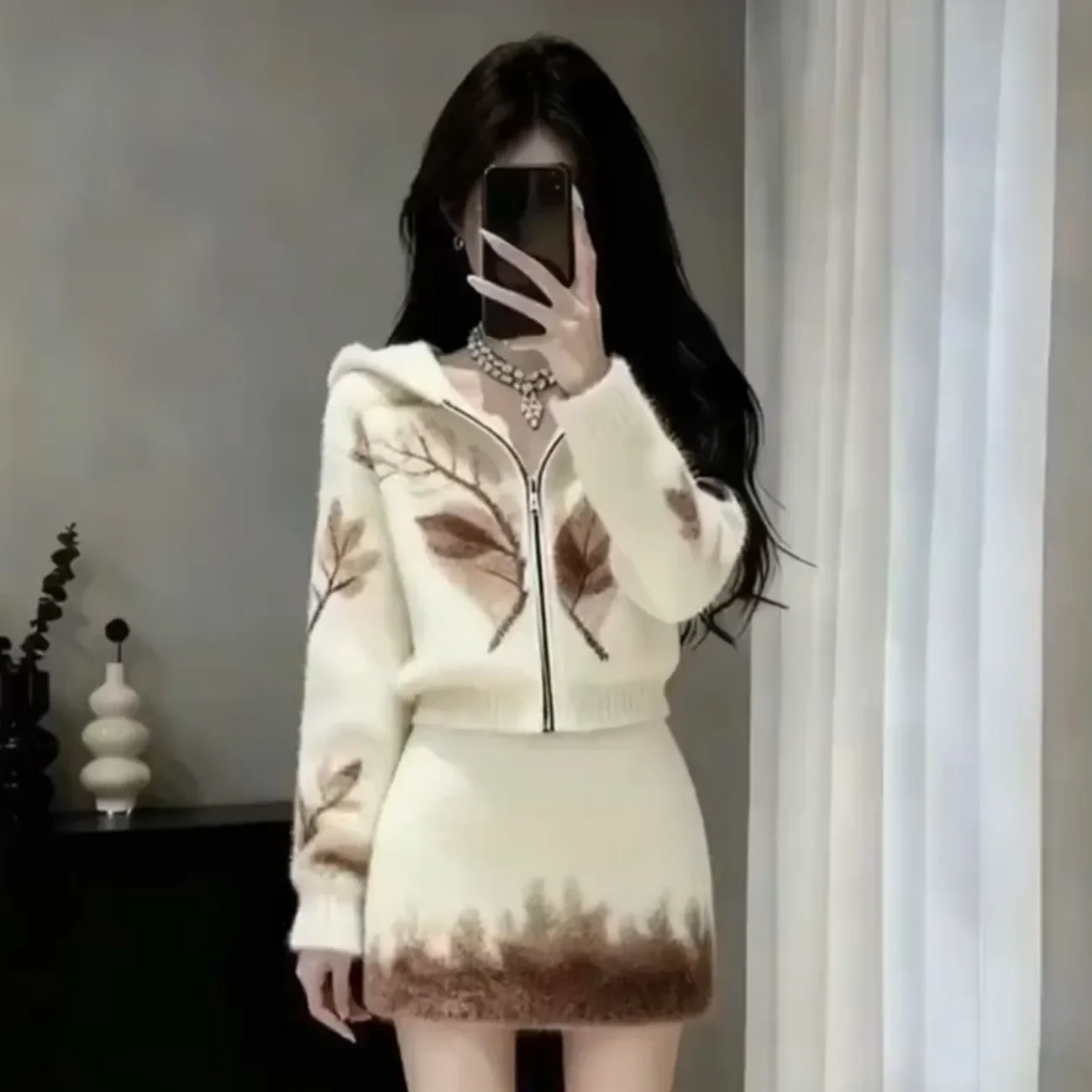 

Французский вязаный костюм, женский 2026, осень-зима, новый жаккардовый свободный вязаный свитер на молнии с капюшоном, юбка, костюм из двух предметов