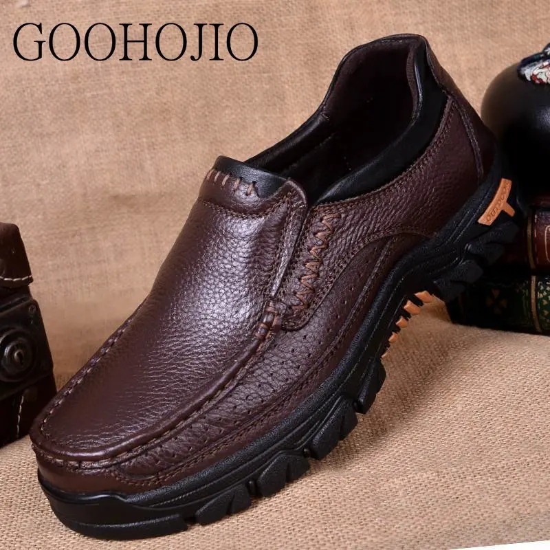 Patent Leather Shoes Men Casual Shoes Cow Leather Soft Men Business Flats Loafers Men Breathable Light Driving Shoes Lace-up