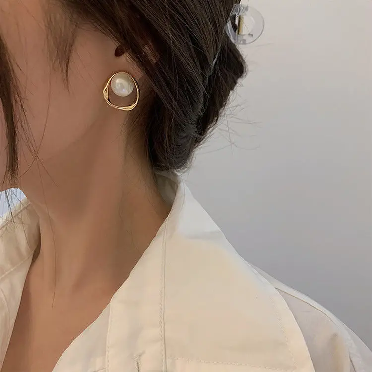 여성용 모조 진주 귀걸이, 골드 컬러 라운드 스터드 귀걸이, 한국 섬세한 불규칙 디자인, 특이한 2024 패션 주얼리 여성용 모조 진주 귀걸이, 골드 컬러 라운드 스터드 귀걸이, 한국 섬세한 불규칙 디자인, 특이한 2024 패션 주얼리
