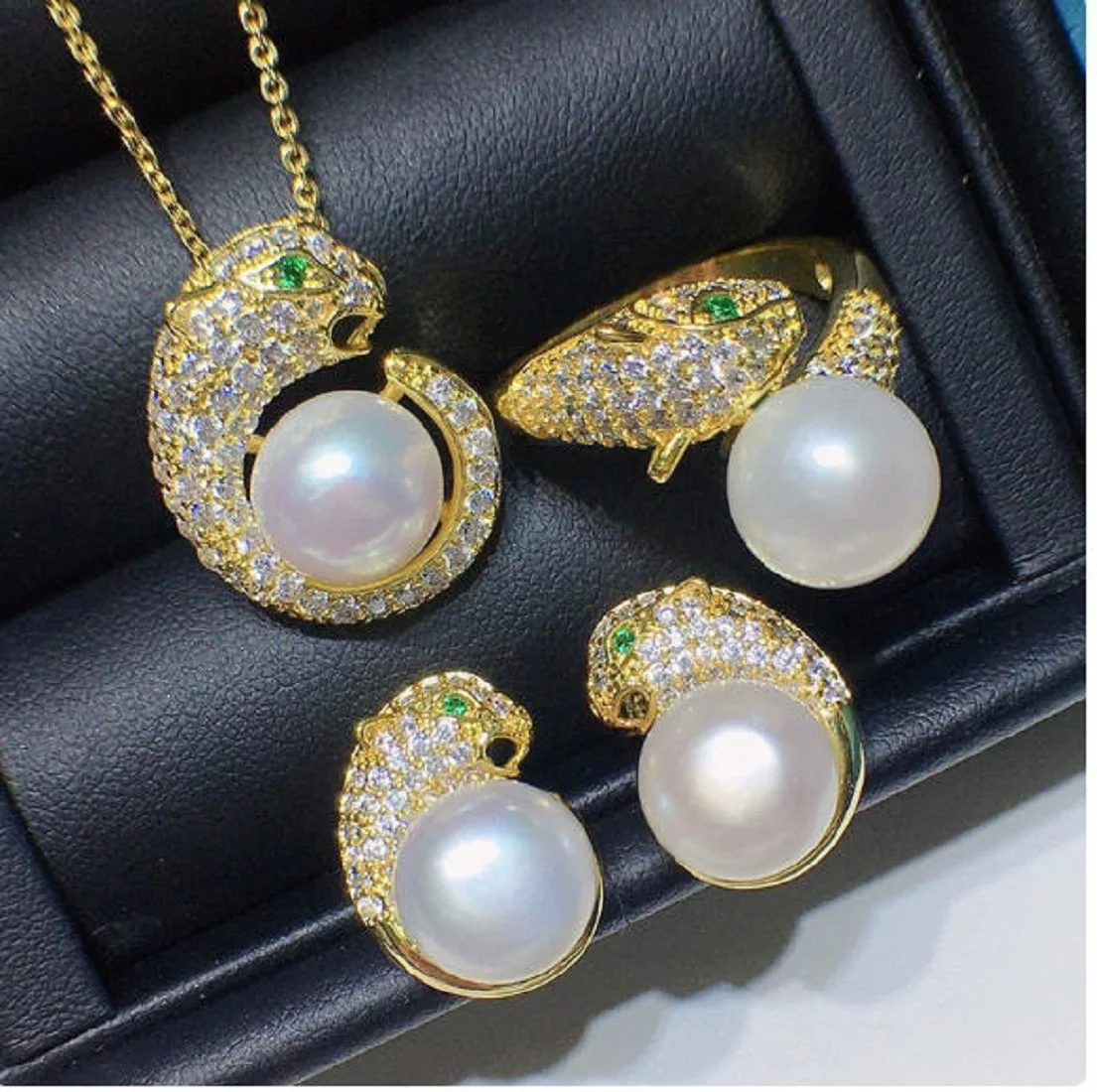 elegante-y-sencillo-conjunto-de-tres-piezas-con-incrustaciones-de-perlas-de-agua-dulce-de-8-9-mm-con-cabeza-de-leopardo-de-la-suerte
