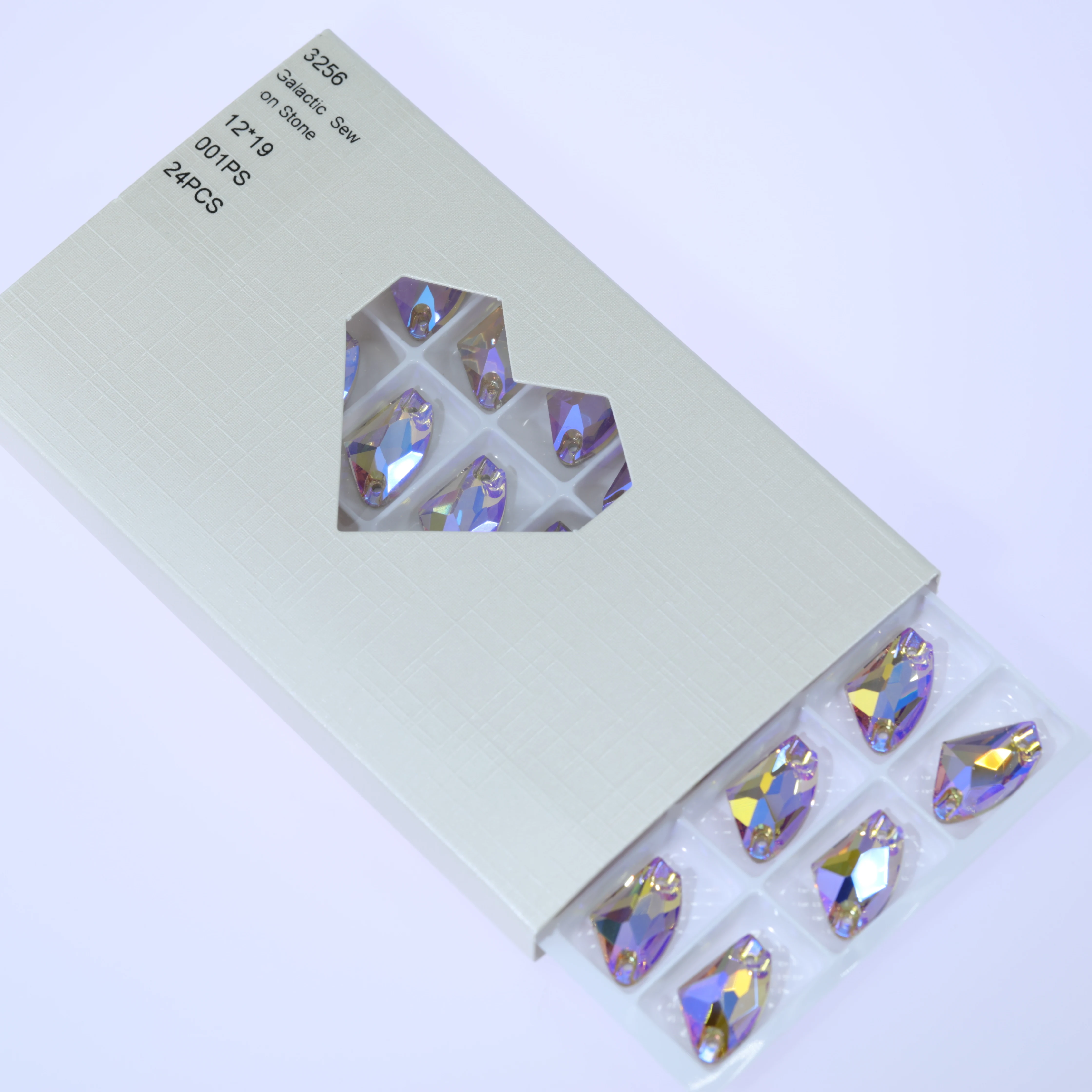 Premium Glaskristall Weiß Beschichtete Galaktische Aufnähsteine 3256 Funkelnde Strasssteine für Nagelkunst, Kleidung, DIY, Taschen, Schuhe, Handyhüllen – Detail 9