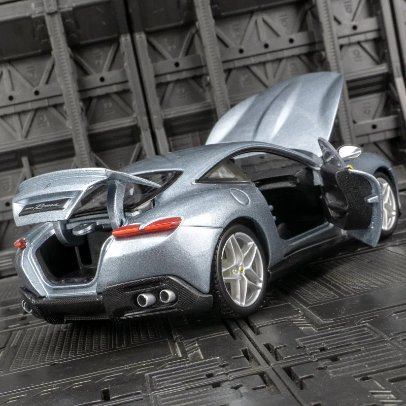 Bburago 1:24 Ferrari Roman supercoche de aleación modelo puertas de coche y capó de motor, el maletero se puede abrir un coche de juguete para niños