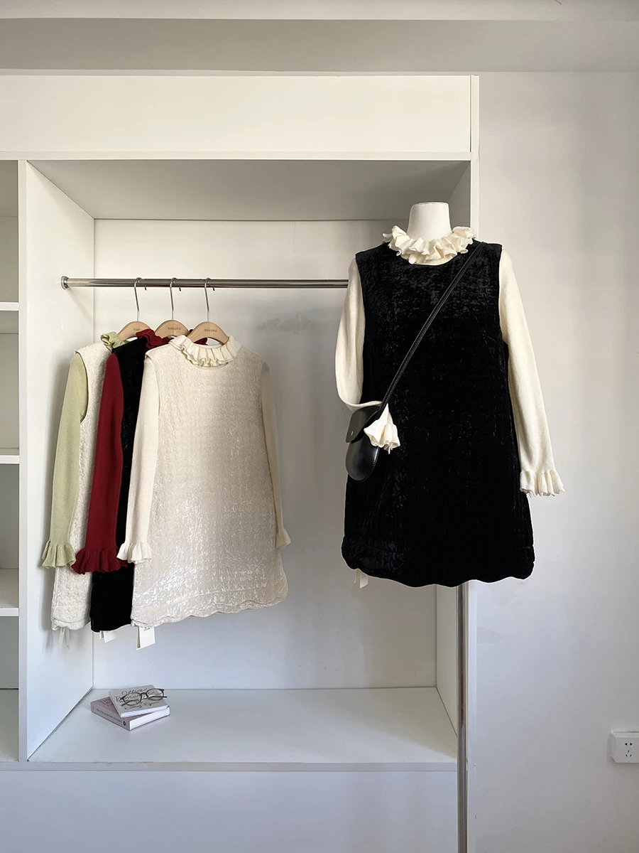 

2025 Winter New Korean Style Fashion Gentle Wind Anti-Aging Versatile Vest Skirt Knitted Long Sleeve with Wooden Bells