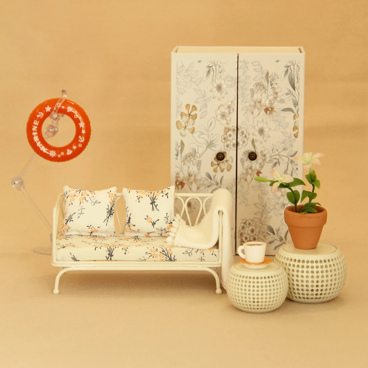 1:12 Miniature Simulated Wrought Iron Double Sofa Set (Includes 2 Small Throw Pillows, 1 Small Blanket, 2 Small Round Tables) Suitable for Mini House Model Decoration