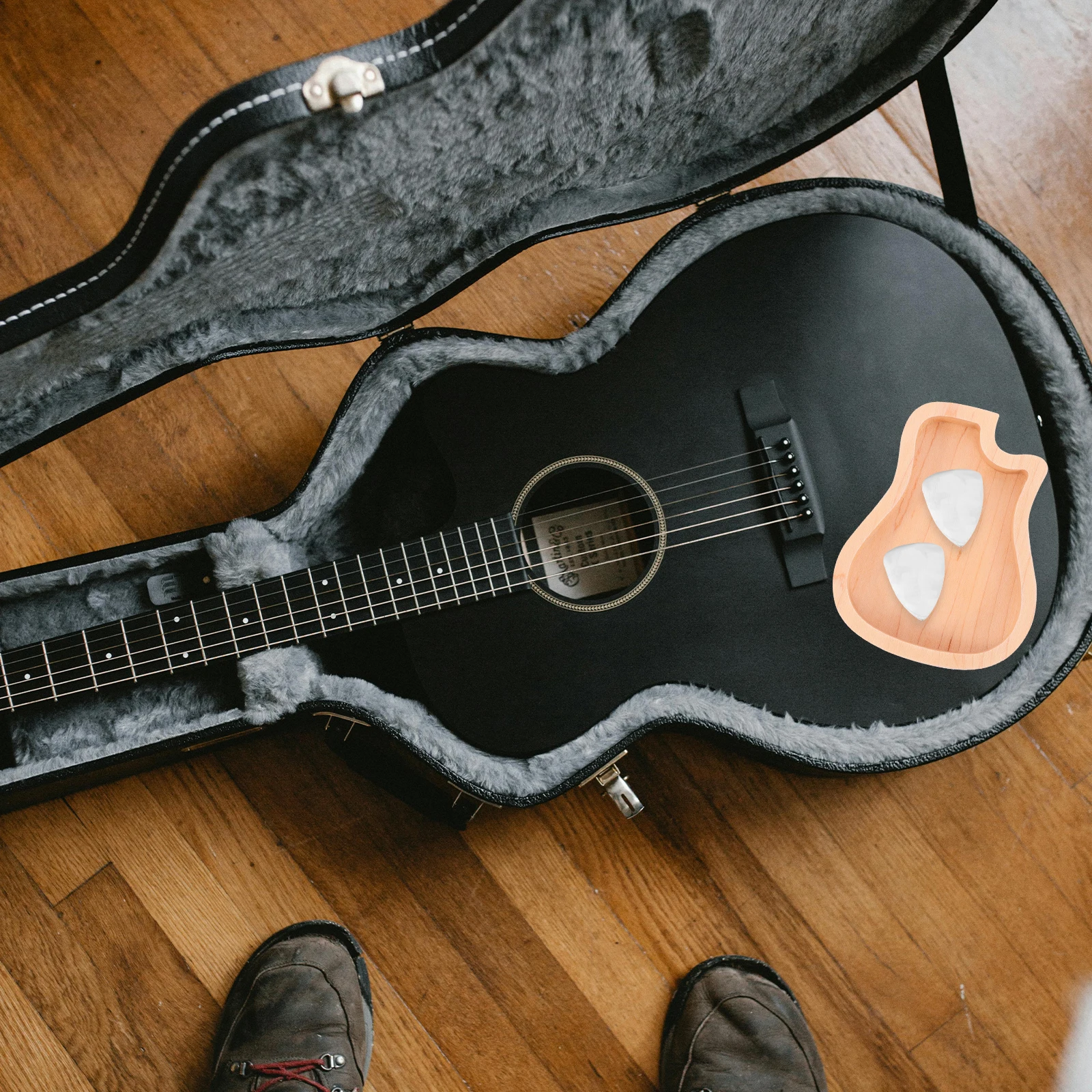 

Wood Guitar Guitar-Shaped Storage Case Light Brown Multifunctional Holder Compact Portable for Standard Jazz Pick
