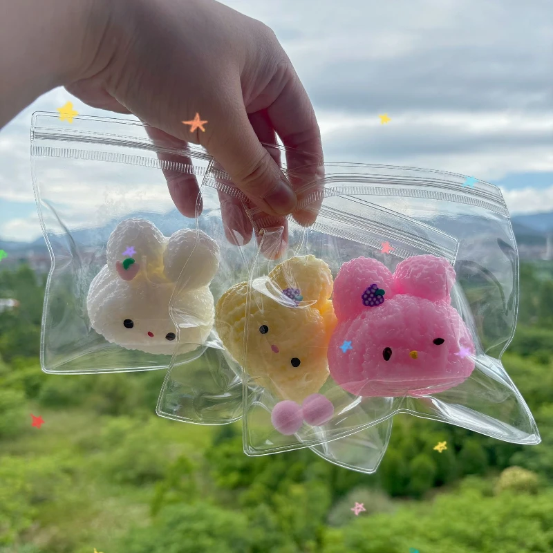 Simpatici giocattoli da spremere con testa di coniglietto Giocattoli antistress e sfiato Giocattoli squishy animali realistici di alta qualità Un regalo per gli amici