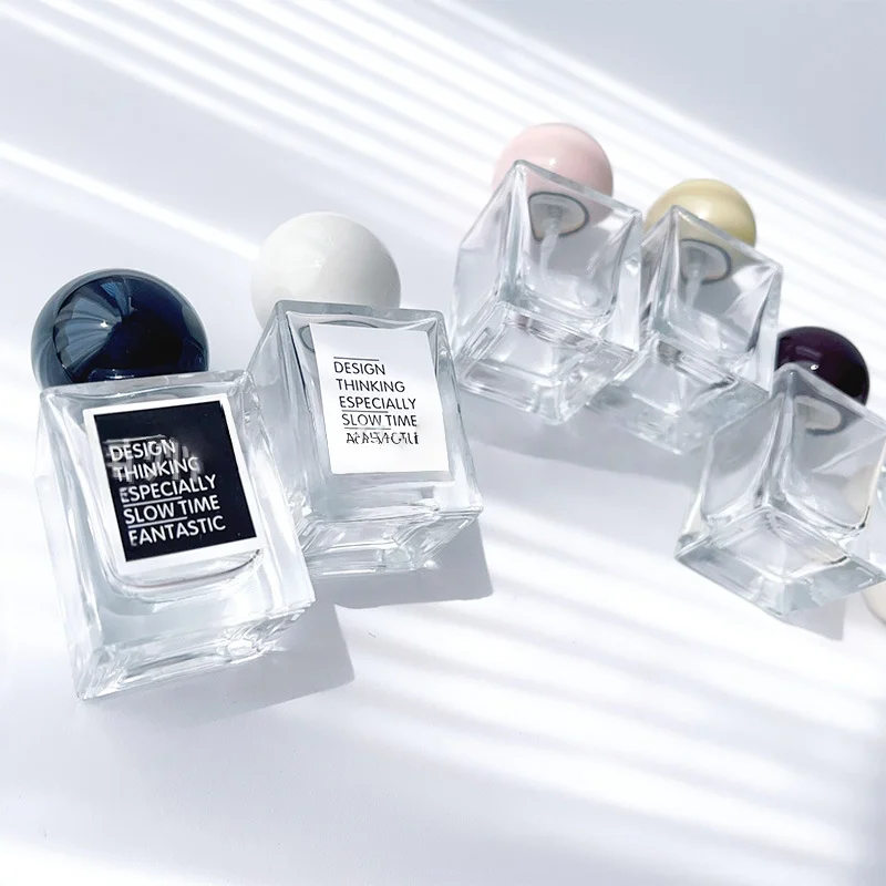 30 مللي زجاجة رذاذ عطر زجاجية سميكة شفافة مع غطاء خشبي رذاذ عطر فارغ زجاجات عطر مربعة قابلة لإعادة الملء صغيرة