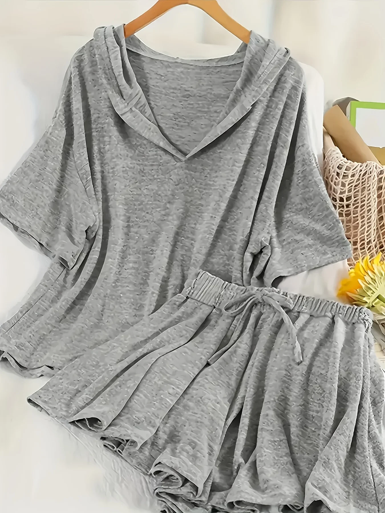 بدلة نسائية كاجوال بغطاء للرأس وأكمام قصيرة - خصر برباط بلون سادة، بذلة فضفاضة مع تفاصيل مضلعة #1