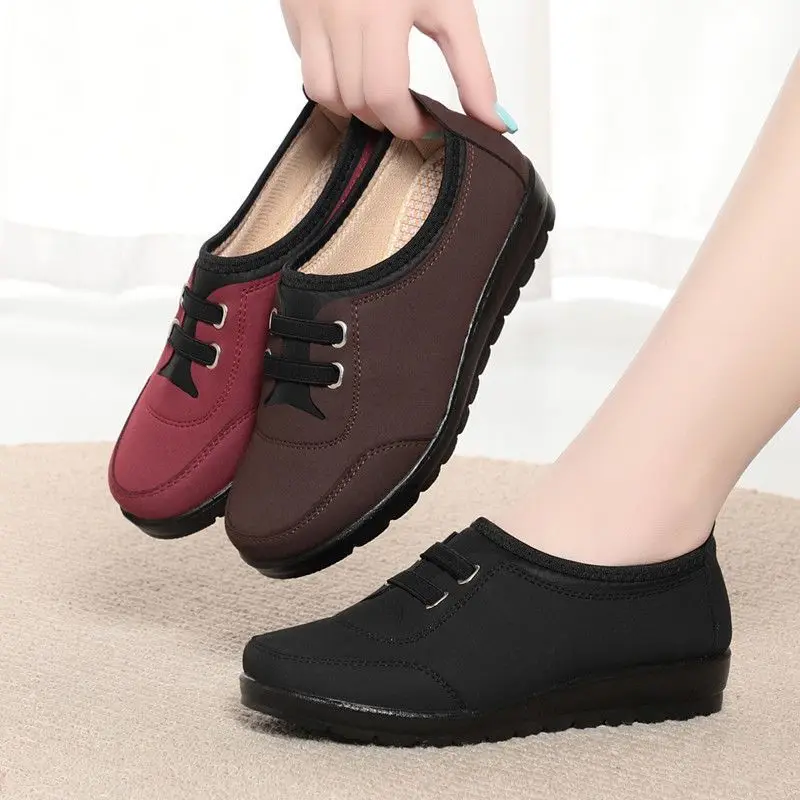 Damen-Schuhe aus Canvas mit weicher Sohle, zum Hineinschlüpfen, rutschfest, flache Laufschuhe für ältere Damen, atmungsaktiv, bequem, lässige Slipper. – Detail 16