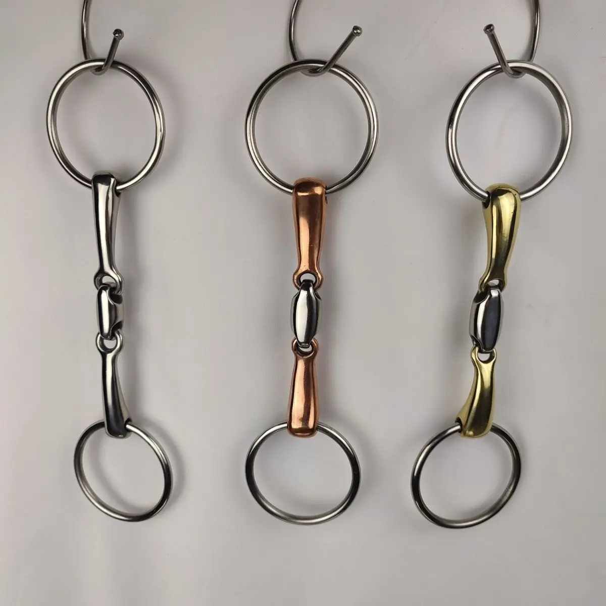 Cavalo de aço inoxidável mastigar boca, Mordida de ferro, equipamento étnico, Três seção bronze, Cobre vermelho, Novo