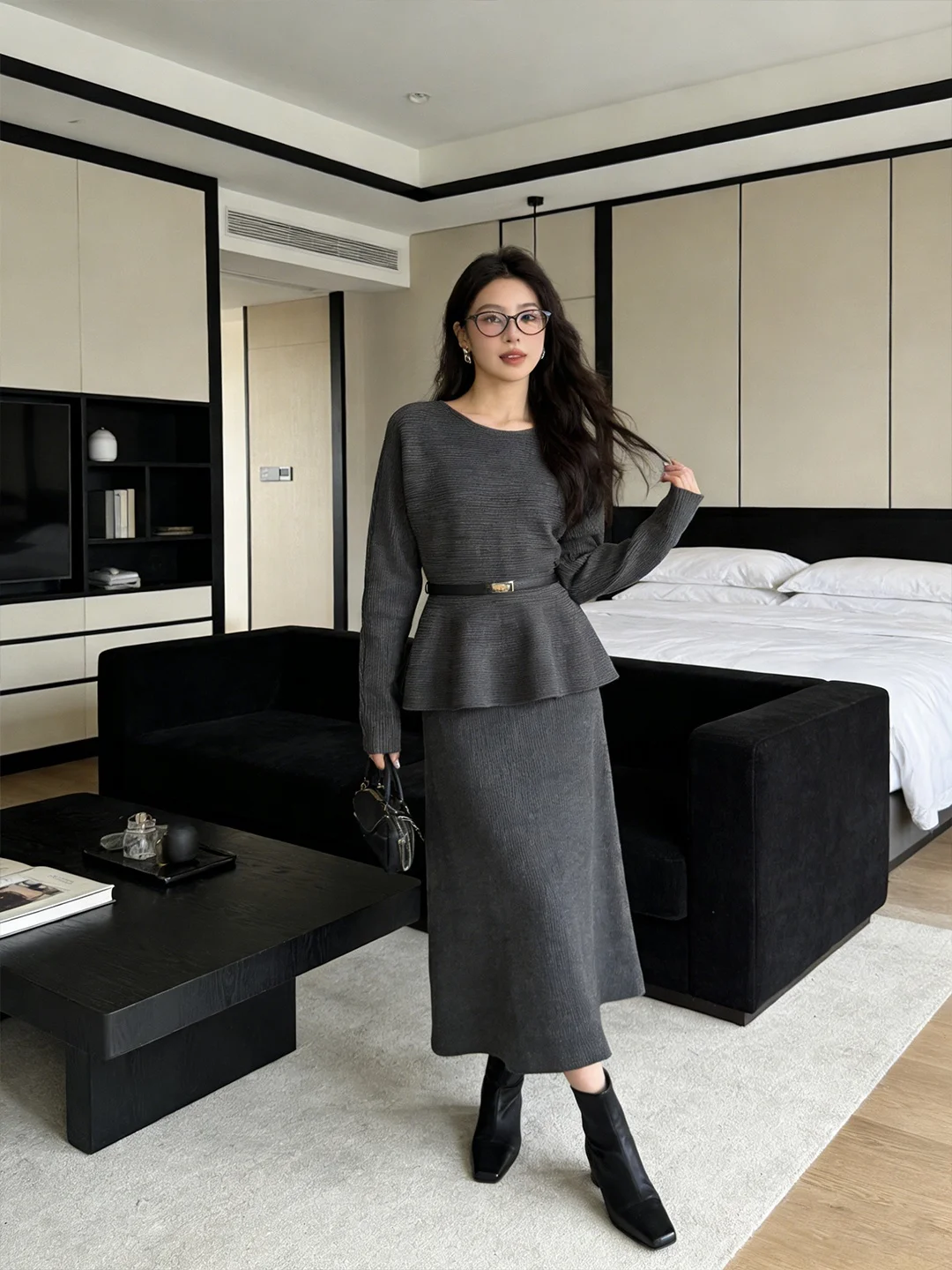 

Модный простой вязаный свитер и мягкая повседневная струящаяся юбка: новый корейский комплект для женщин на раннюю весну, стройнящий силуэт