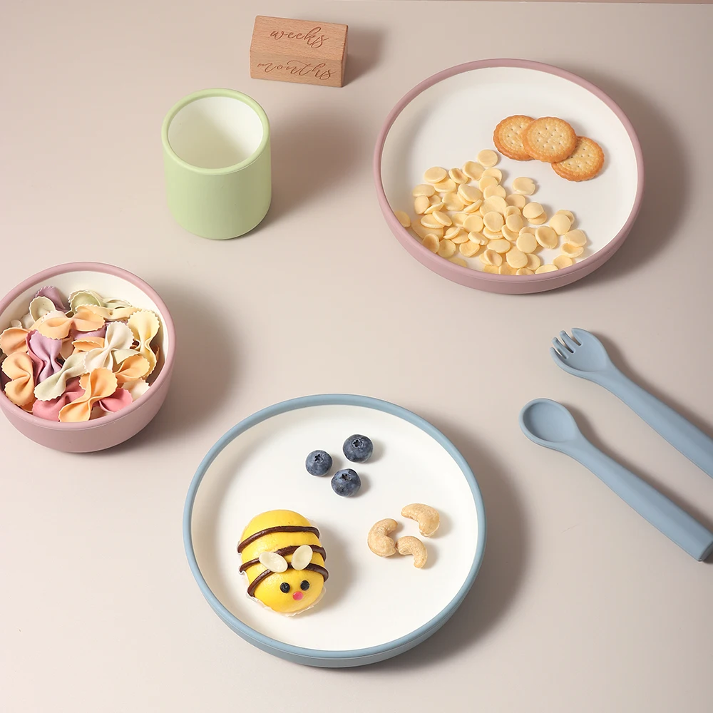 

Modern Scandinavian Style 5-Piece Baby Feeding Set, Minimalist Two-Tone Silicone Bowls & Plates, No-Suction feeding set Design