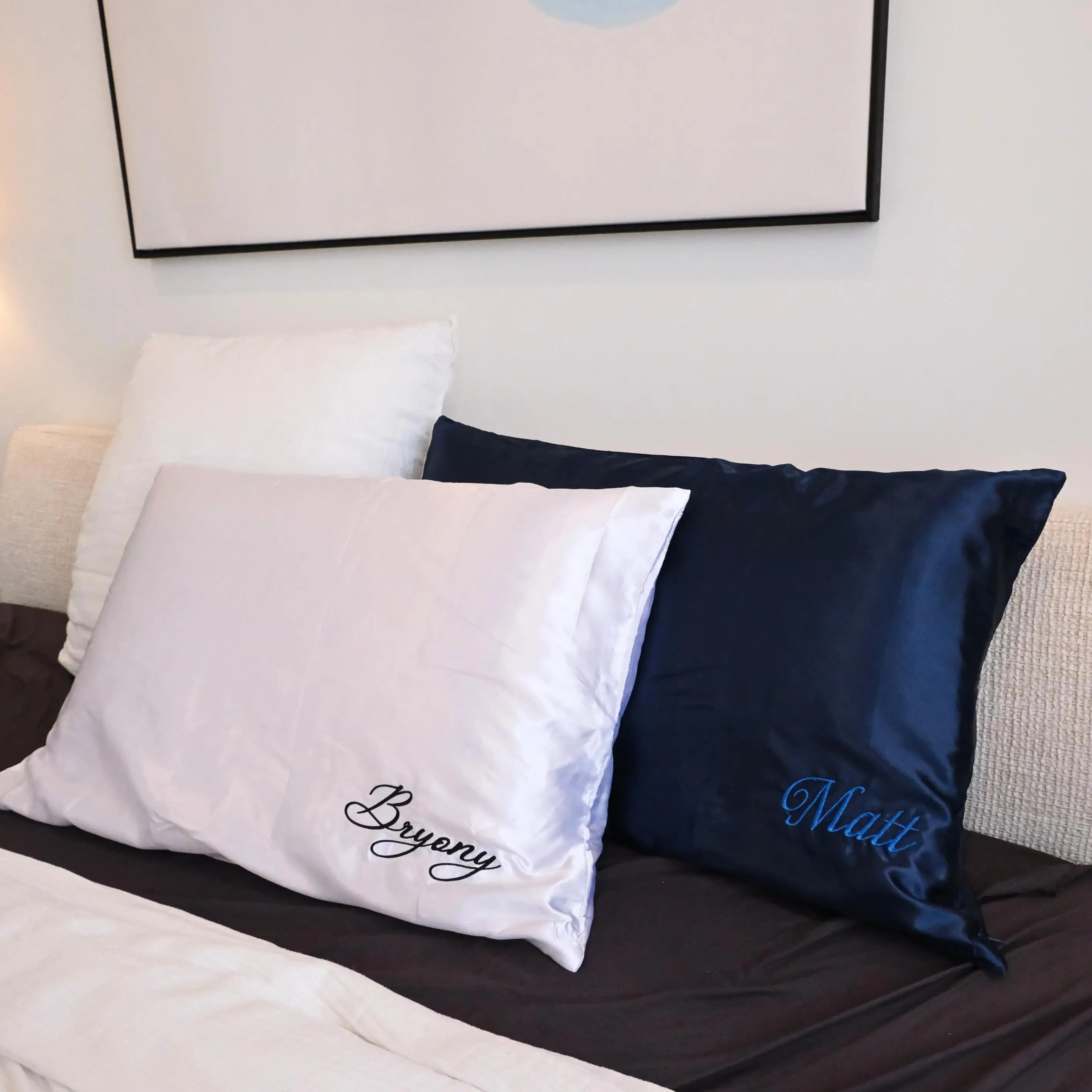 1 custom name |   Personalized embroidered silk pillowcase, wedding embroidered name pillowcase, silk pillowcase, customizable embroidered name, skin-friendly and silky smooth/anti-frizz, birthday housewarming gift