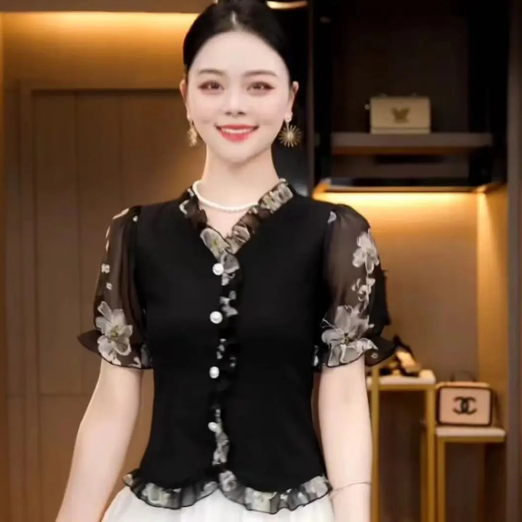 Estate Nuovo Temperamento Sottile Versatile Pullover 2025 Lace Splicing Colore a contrasto Spalla Frontale Top a maniche corte per le donne