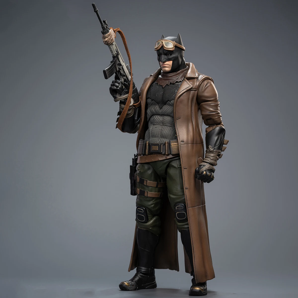HiPlay Fondjoy 1/9 Batman vs. Superman Knightmare Desert Batman Action Figures