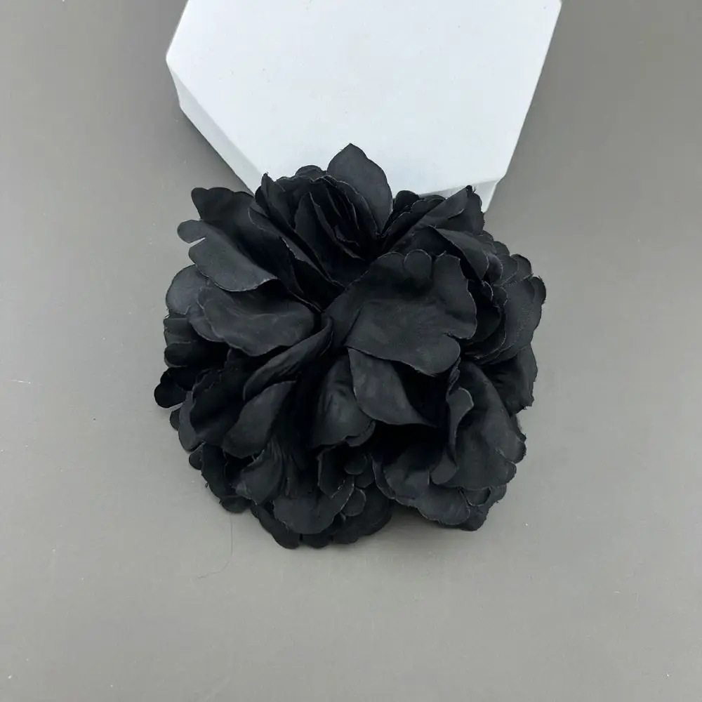 Broche de flores de tela para hombre y mujer, alfiler de abrigo de suéter blanco y negro hecho a mano, accesorios de ropa de moda, 12CM, nuevo