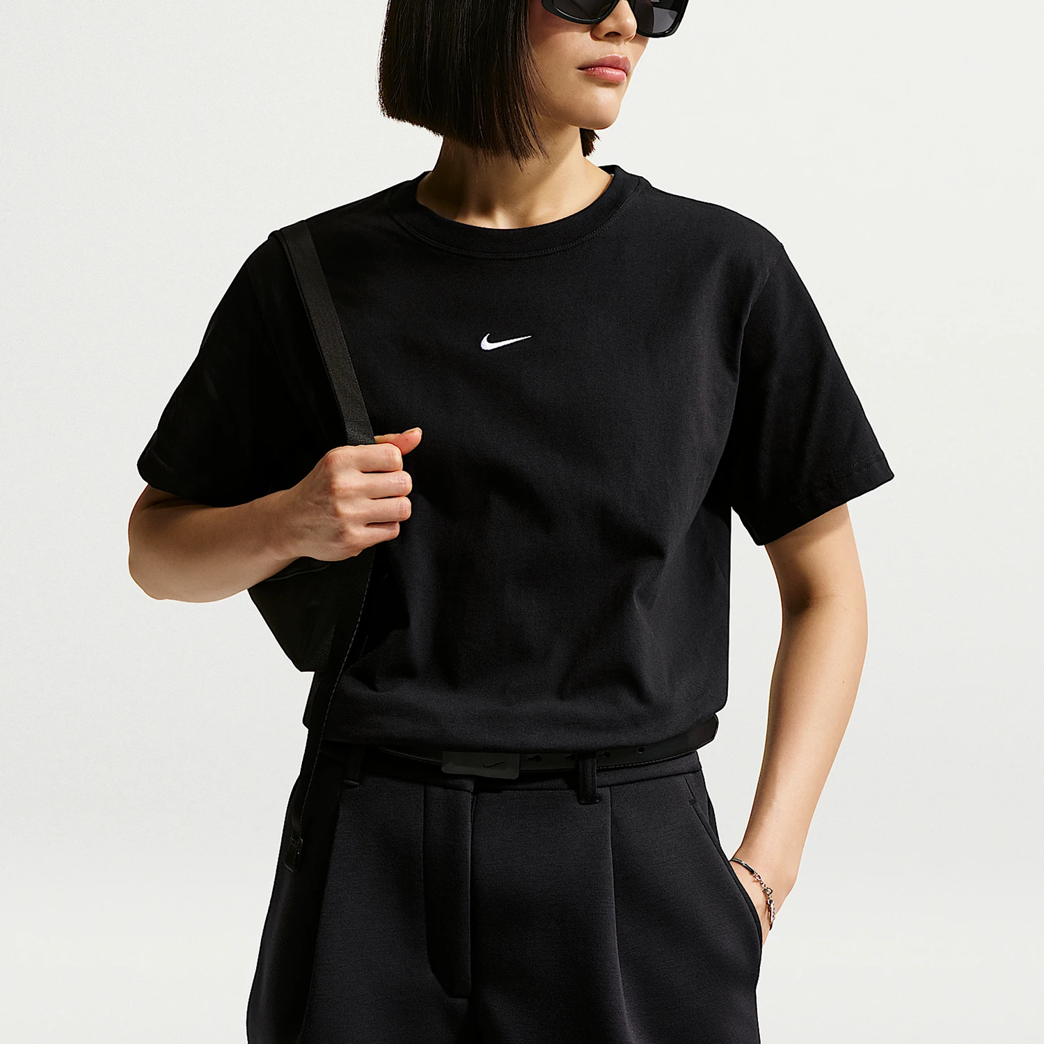 

Nike Authentic Summer Style Women's Lightweight Cool Breathable Wear-Resistant Short Sleeve T-Shirt IH7602-010