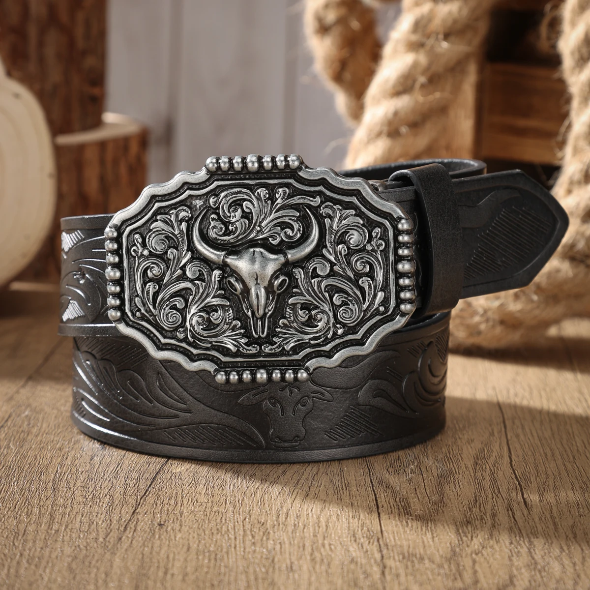 A PU Belt Suitable for Both Men and Women, Combining the Style of Western Denim and Retro, Is Perfect for Daily Casual Outings