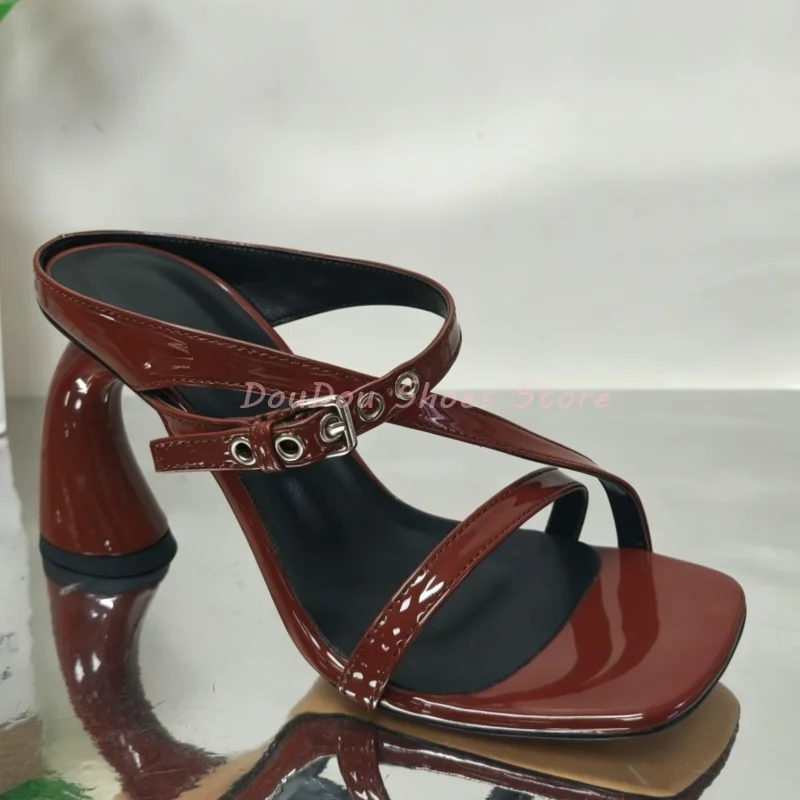Brown Buckle Strap Strange Style Mule Slippers Women Solid Peep Toe Strappy Sandals Street Style Beach Causal Dress Summer Shoes