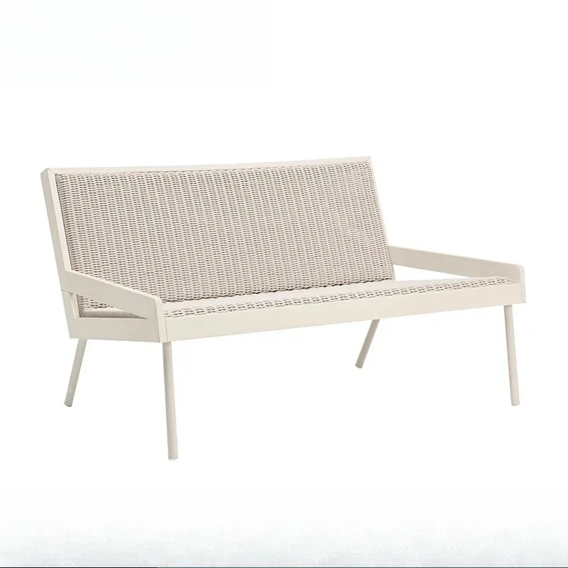 Poltrona per divano da esterno, sedia nordica in rattan di legno anticorrosivo, combinazione tavolino da caffè, cortile esterno all'aperto