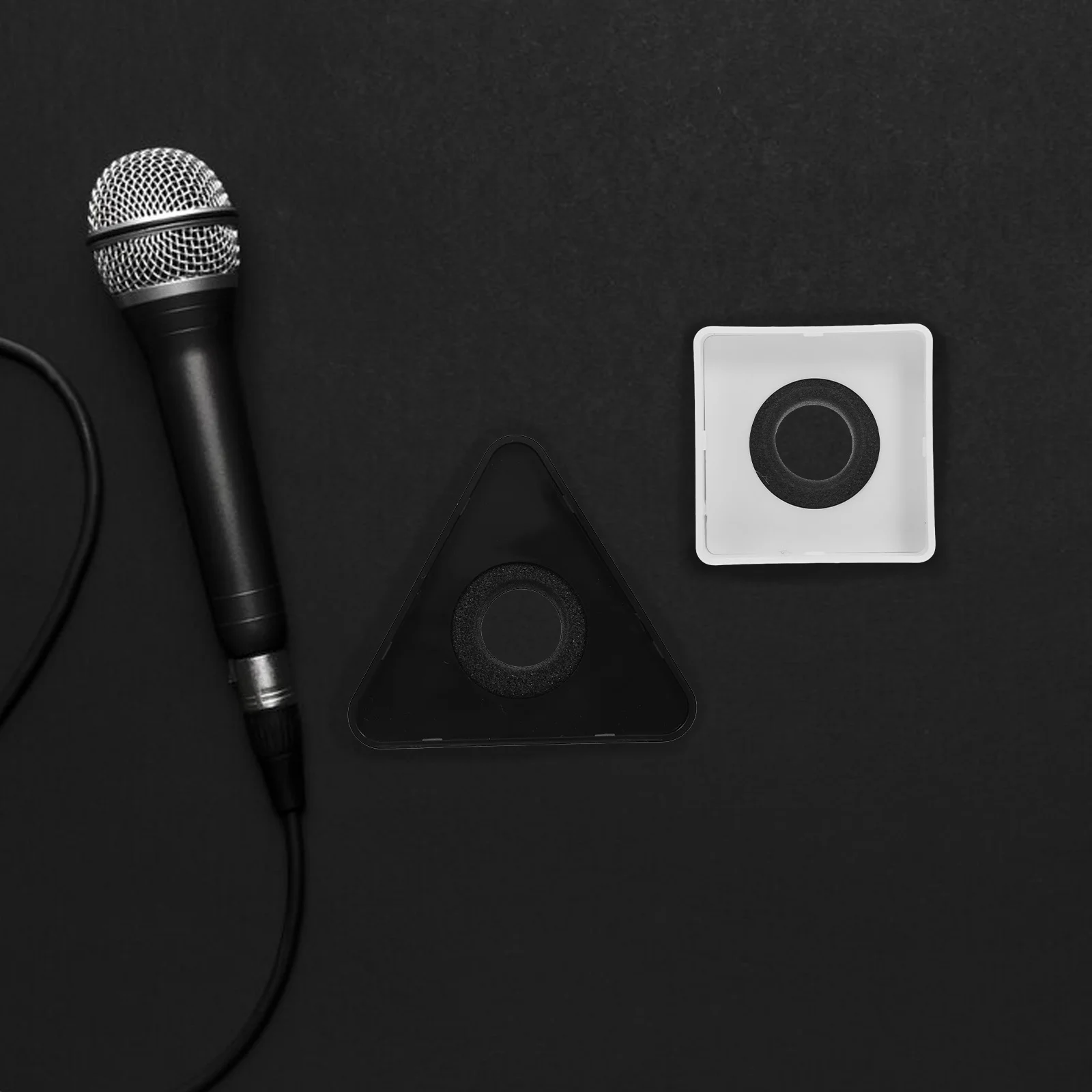 

2Pcs Portable ABS Injection Molding Triangle and Square Interview Microphone Logo Flag Station Professional Mic Logo Flag Cube