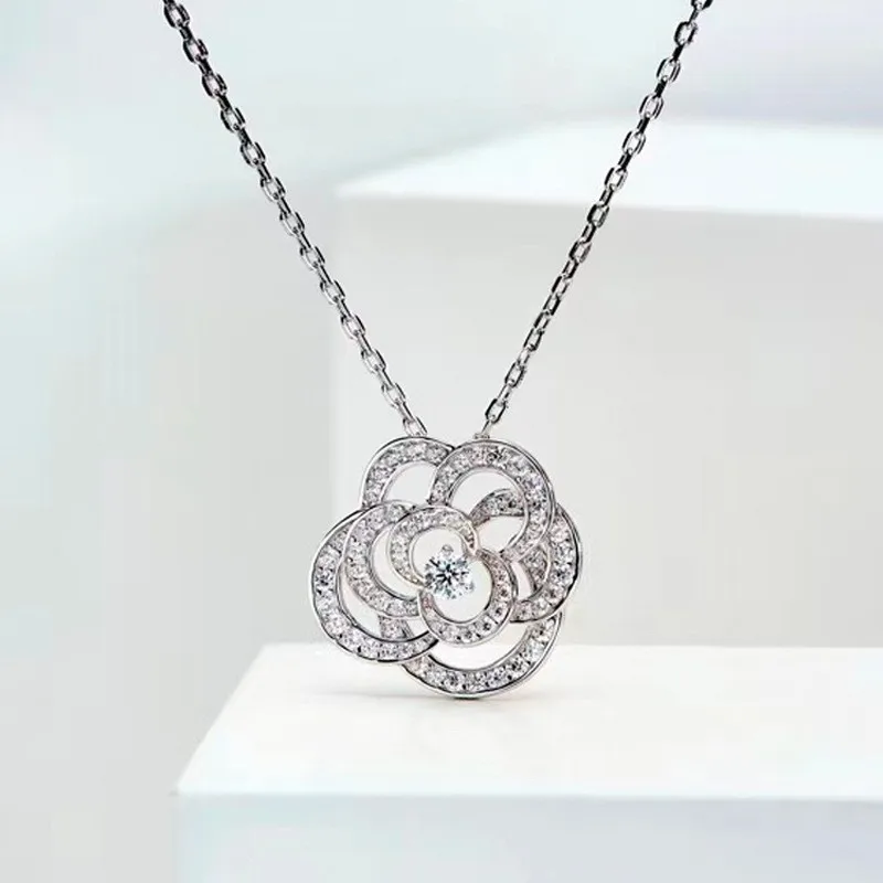 

New V-gold Necklace with Electroplated Full Diamond Necklace, Camellia Necklace, Women's Fashionable Collarbone Chain