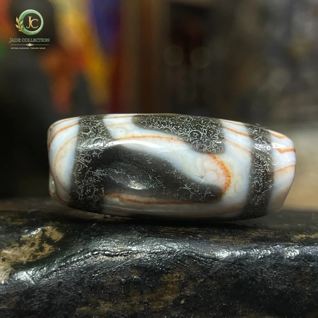 Tibetan Nepalese Himalayan Bead Ancient agate Old Dzi Talisman 1 eye Bead Amulet