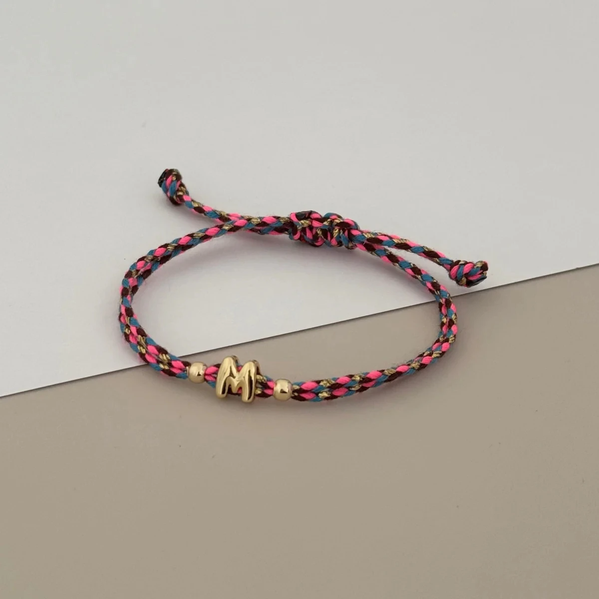 A-Z Initialen-Armband, geflochtenes Freundschaftsarmband, handgemachtes gewebtes Seil-Armband, böhmischer personalisierter Schmuck, Geschenk für Frauen – Detail 4