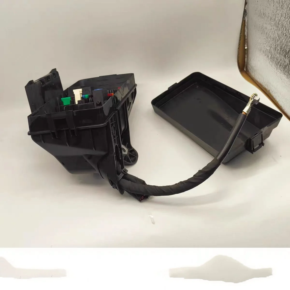 1EA 937 548Volkswagen ID3 ID4 ID6 Golf Lingdu Touan Weiran Engine Bay Central Fuse Box Assembly Auto Sensor