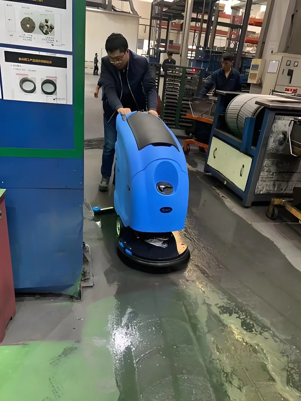 Fully automatic floor sweeping machines, floor washing machines, and commercial cleaning equipment are selling well