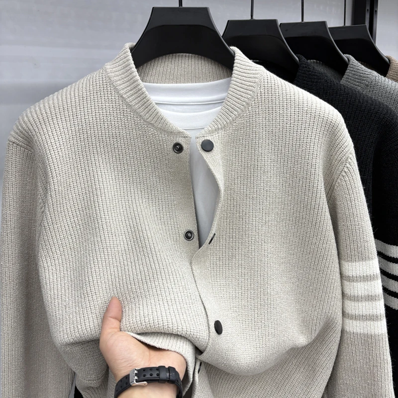 2025 الخريف/الشتاء الرجال الموضة مخطط زر أسفل البيسبول طوق تنوعا سترة غير رسمية سترة #4