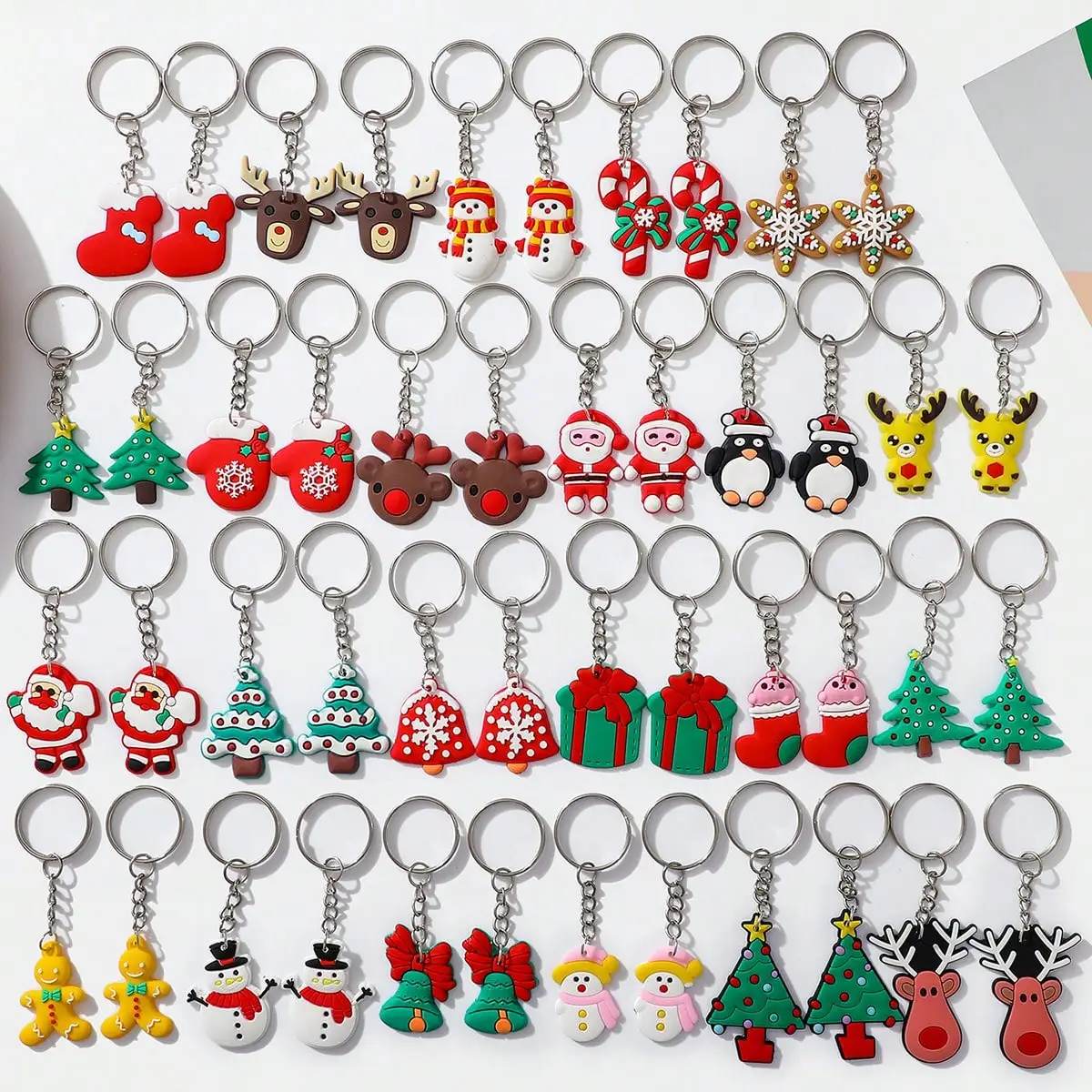 46pcs Christmas Keychain Set, Including Santa Claus, Snowman, Christmas Tree And More, Suitable For Car Keys, Holiday Small Gifts, Christmas Tree, Christmas Stockings, Santa Claus, Bohemian Party, Cute Street Style PVC Plastic sc25071819821883080