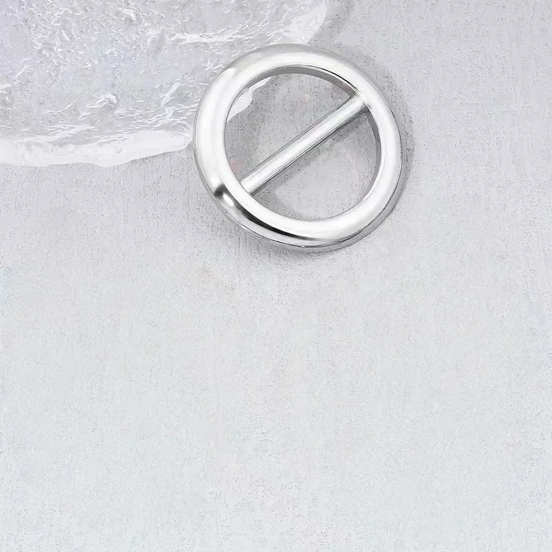 

Silver color round scarf clip, simple metal T-shirt corner clip, stylish and versatile clothing shawl belt buckle.