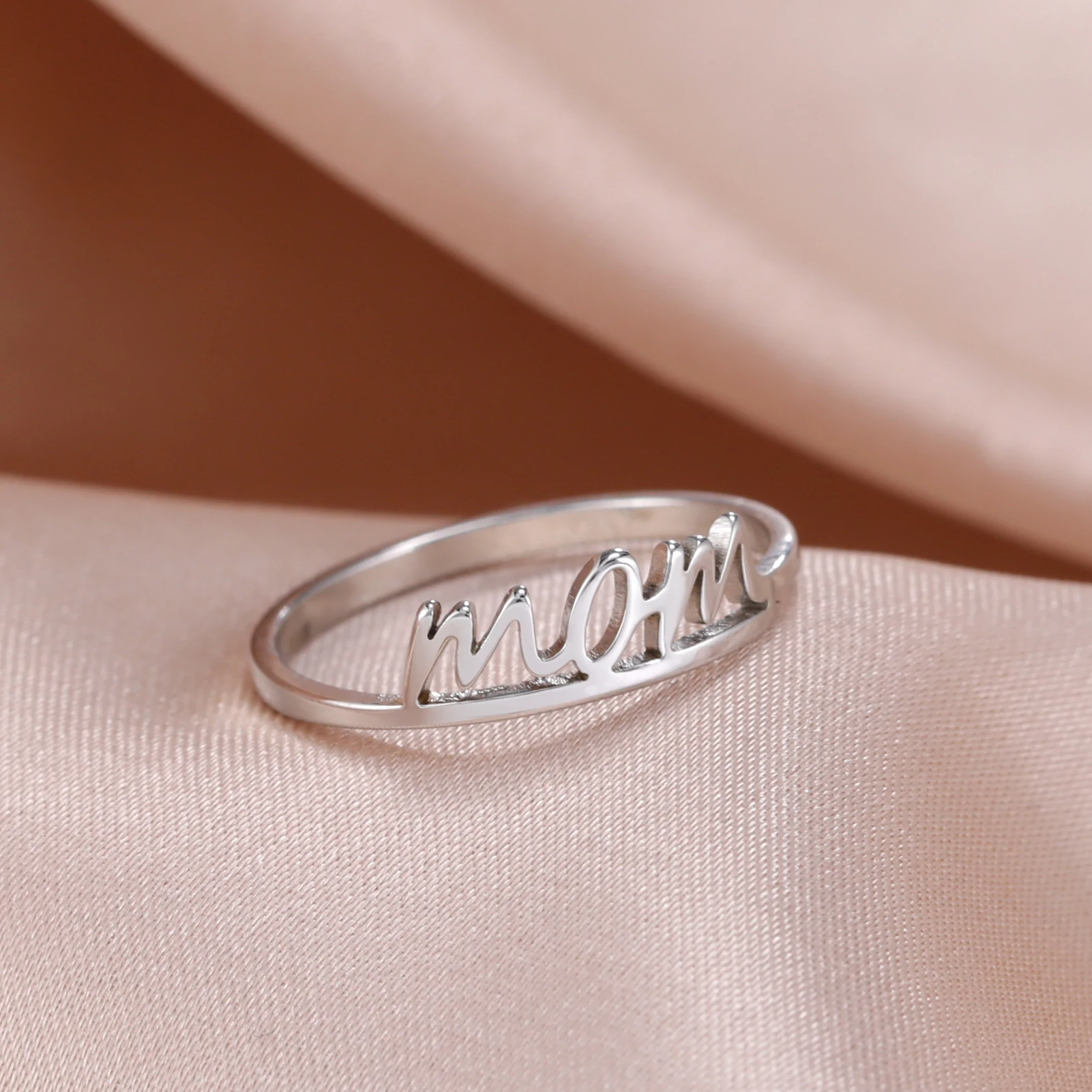 Skyrim Letter Mom Ring Women's Stainless Steel Minimalist Finger Rings 2024 New Fashion Jewelry Mother's Day Gift Wholesale