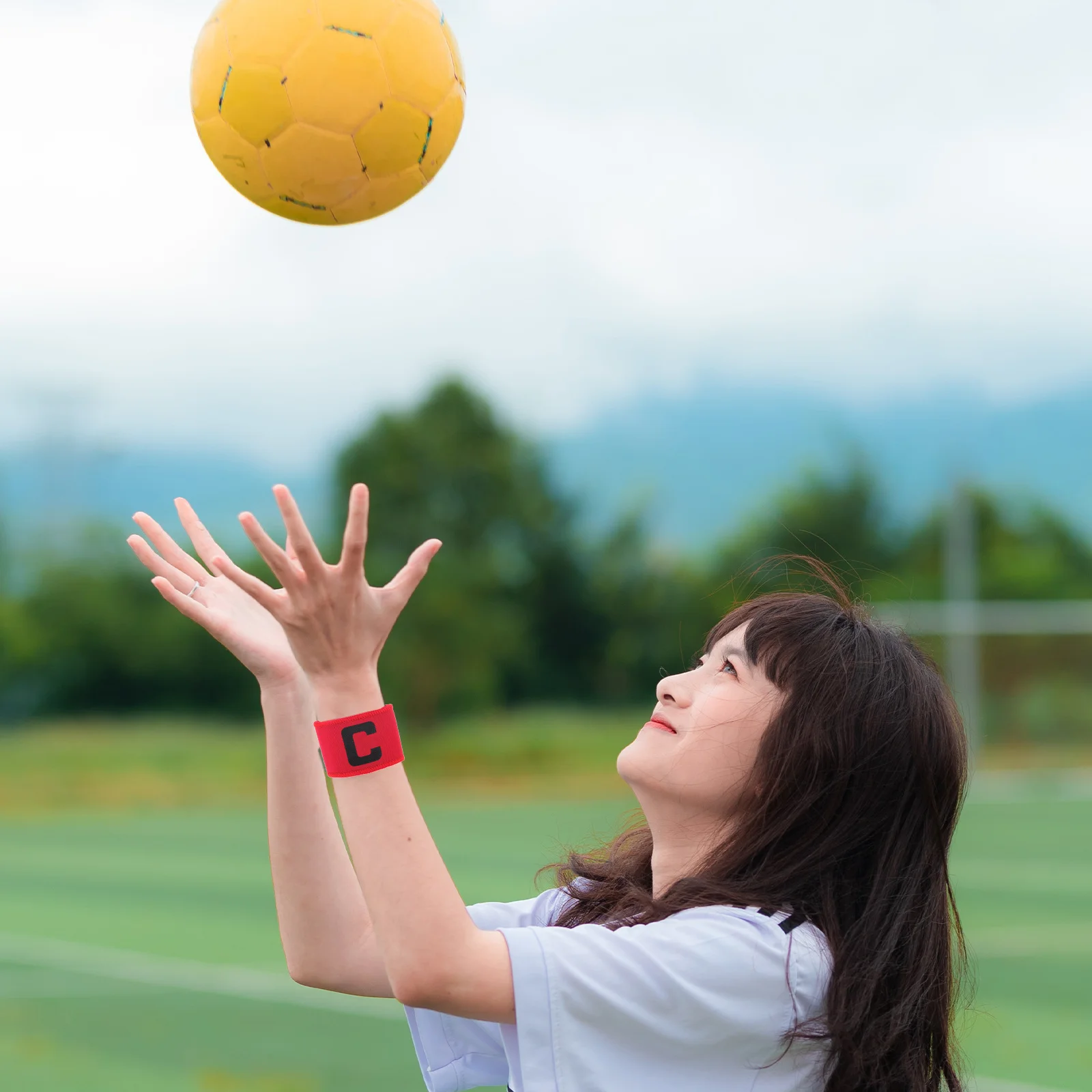 

4pcs Football Captains Armbands High-Grade Rubber Anti-Slip C-Mark Bands For Soccer Team Sports Match Supplies Fitness Training