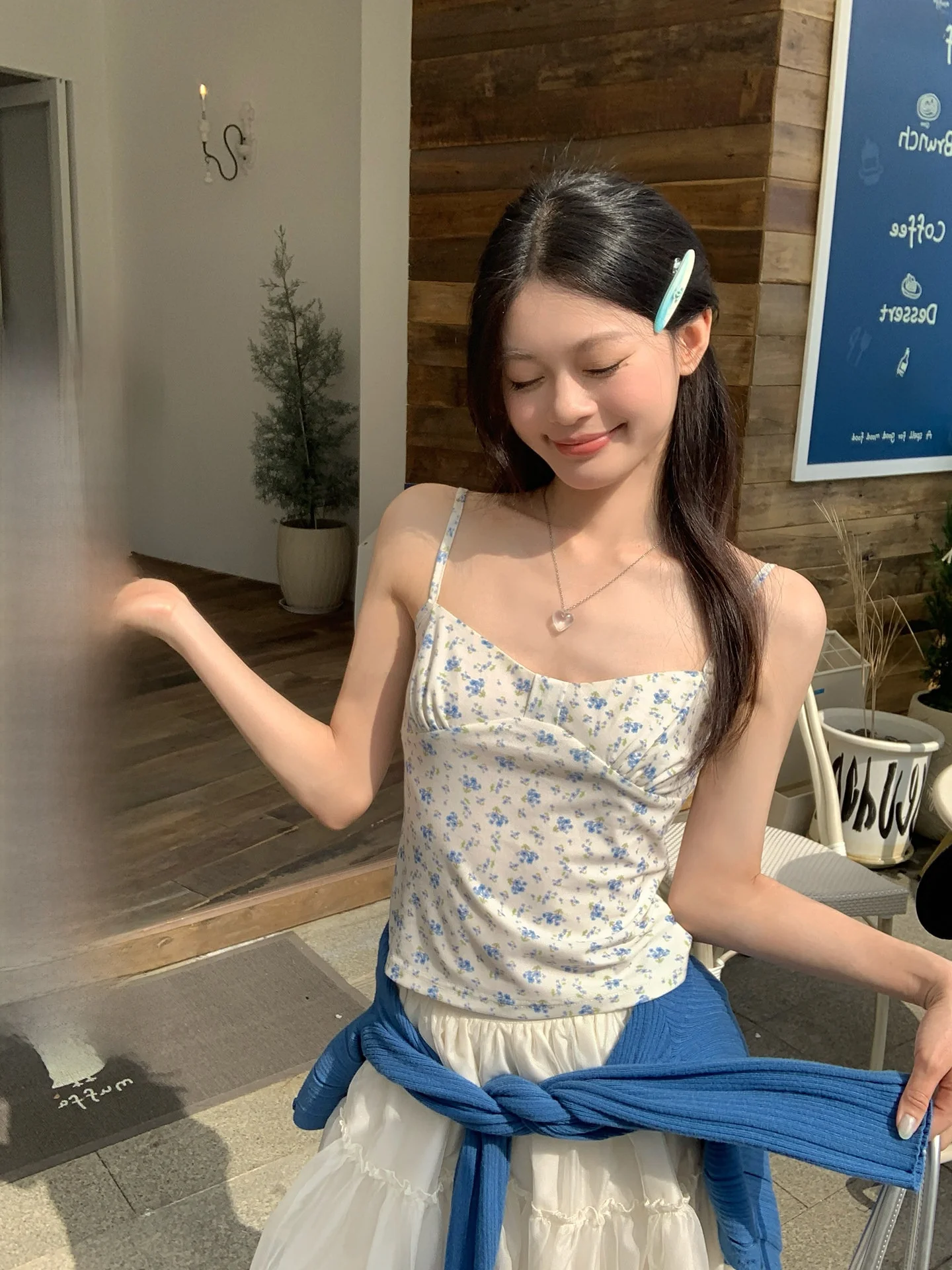 Camisola con estampado floral azul para mujer, top sin mangas de verano, estilo corto adelgazante, hermosa prenda interior, estilo coreano, tallaje para el día a día