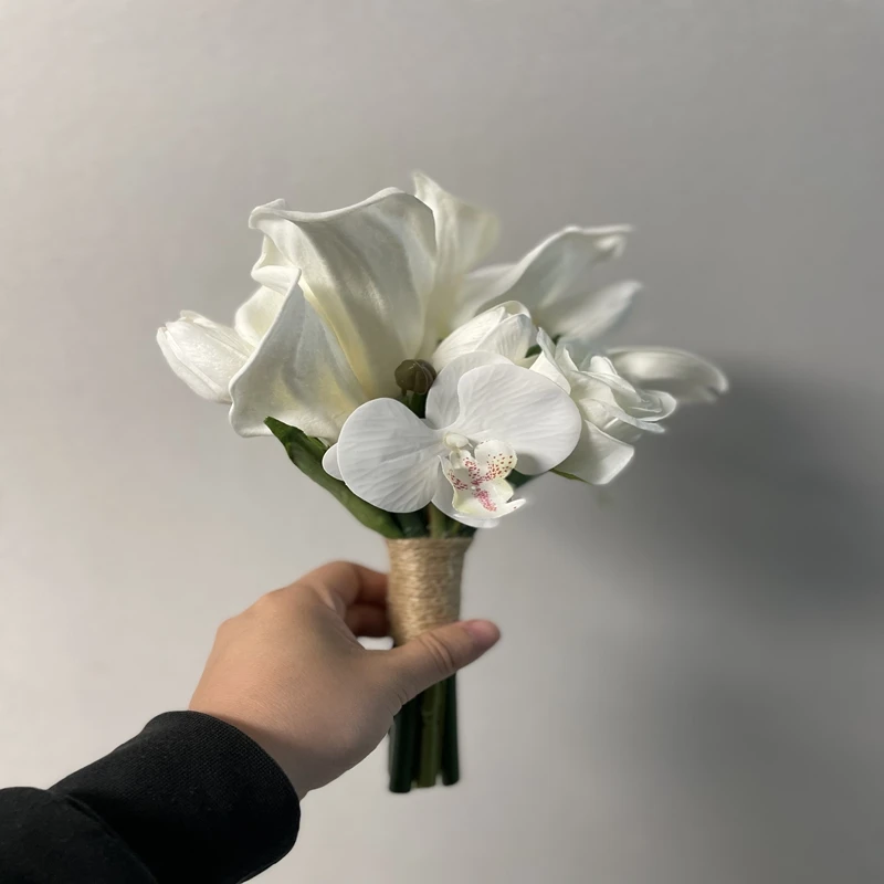 ramo de novia New style white trumpet flower, horseshoe lily, tulip, butterfly, blue hand-held flower