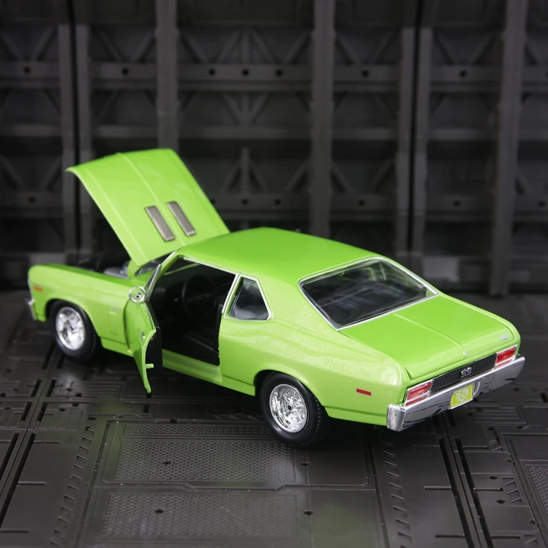 Maisto 1:24 simulation Chevrolet Nova SS 1970 alloy car model doors on both sides that can be opened  finely crafted