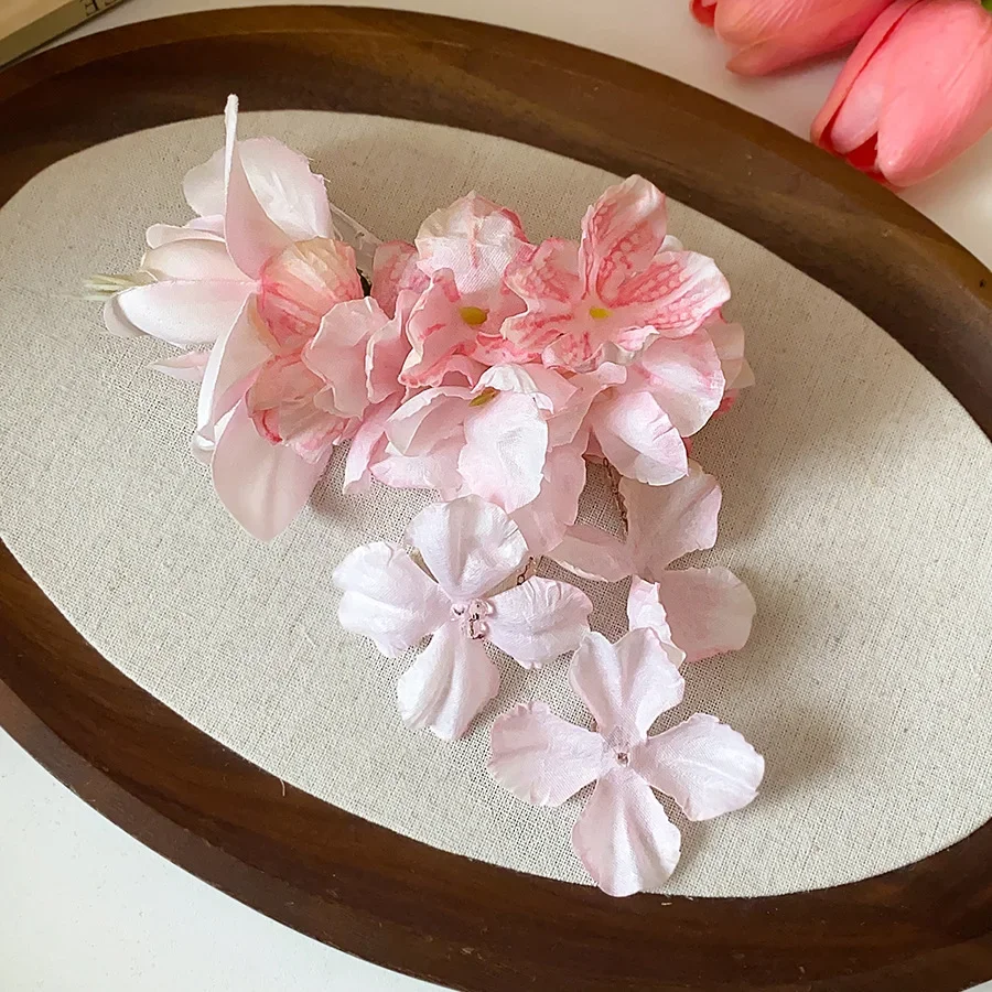 Vielseitige Romantische Künstliche Blumen-Haarspangen für Frauen, Frische Süße Blumencluster-Quasten-Haarklammern für Urlaub, Reisen und Fotoshootings M – Detail 13