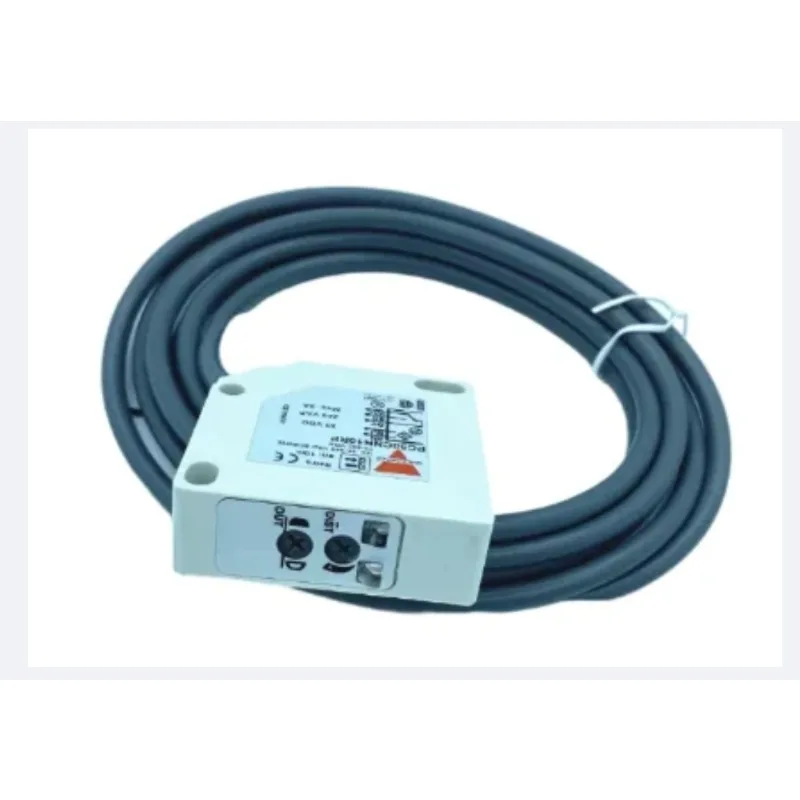 PC50CNR10RP Reflective Photoelectric Sensor 10 Meters Detection, with Reflector 3 Sets