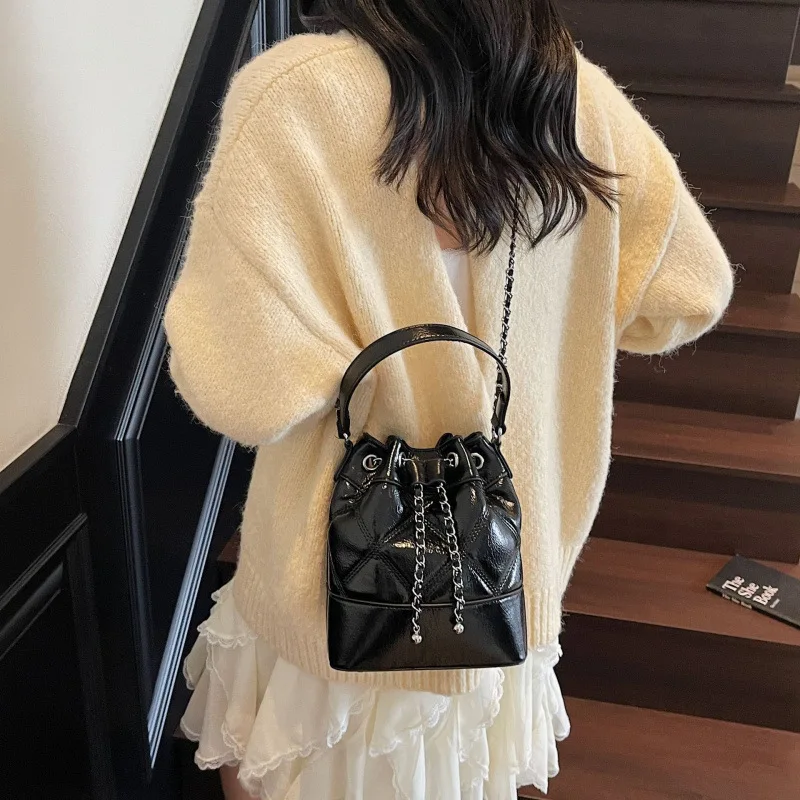 حقيبة كتف تحت عنوان الغابة، محفظة دلو بسلسلة مبطنة، حقيبة كروس نسائية ذات تصميم متخصص، حقيبة بمقبض علوي من النهار إلى الليل #2