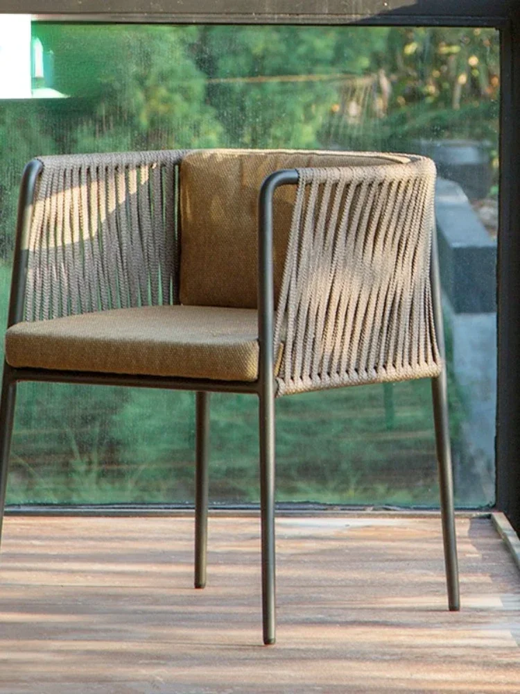 מרפסת חיצונית ומדי פעם כיסא תה שולחן תה סט שלושה חלקים של כיסא ראטן פתוח