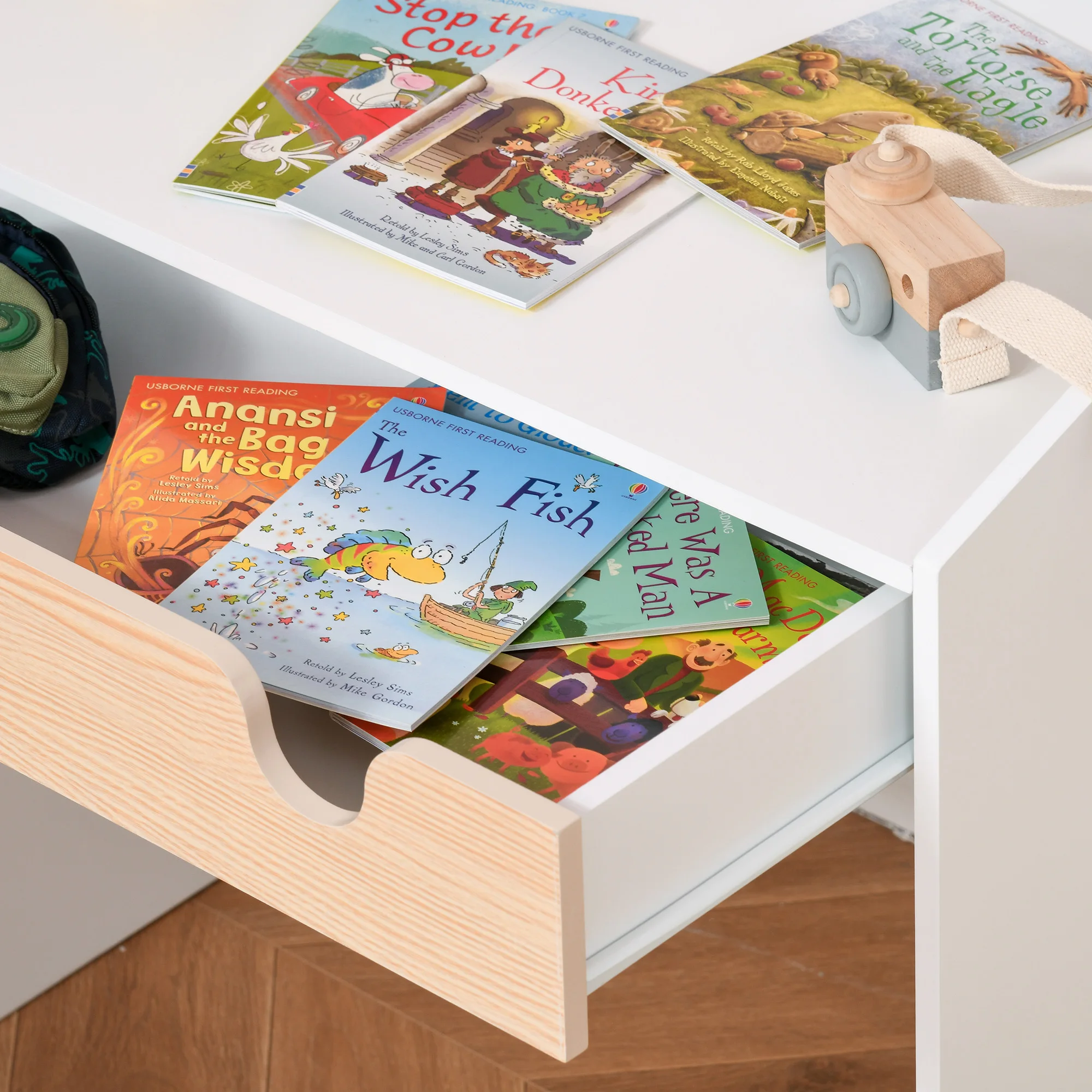 HOMCOM Kids Desk and Chair Set 2 Pieces Children Study Table with Storage Pull-Out Drawer Bookshelf for 3-6 Years
