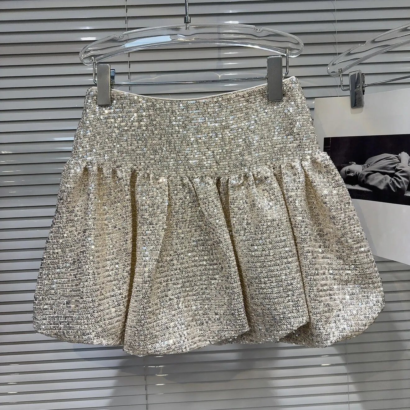 Spring Autumn Fashion High Waist Slim Sequin Bust Skirt Solid Color with Lining Zipper A-line Mini Short Skirt for Women