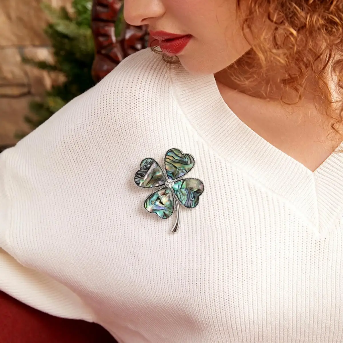 

Beaut&Berry Trendy Abalone Four-leaf Clover Brooches for Women Unisex Lapel Pins Badge Party Jewelry Accessories Gift Decoration