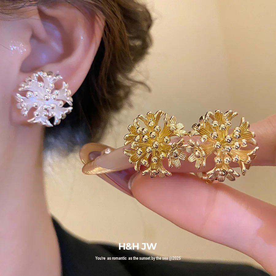 Minimalist Floral Copper Plated 18K Real Gold Ear Clip Flower Cluster Ear Bone Clip Jewelry Gift