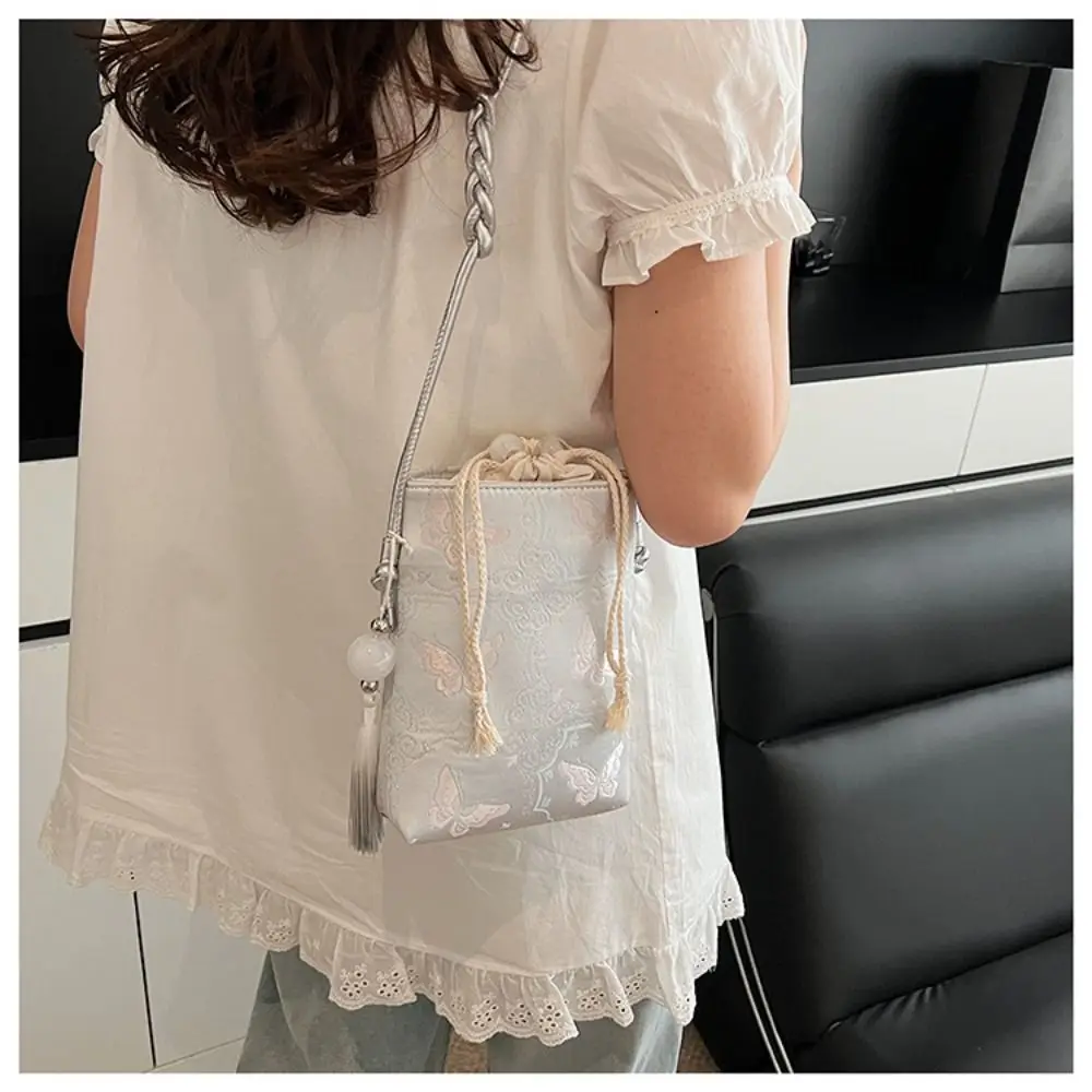 

Printed New Chinese Style Crossbody Bag Antique Large Capacity Embroidery Shoulder Bag Hanfu Handbag Tassel Pendant