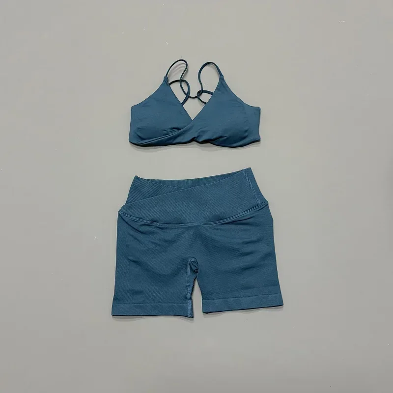Sexy Yoga-Set: Neckholder-BH & Cross-Waist-Shorts mit Po-Lifting und Bauchkontrolle – Gym-Fitness-Shorts-Leggings-Set – Detail 15