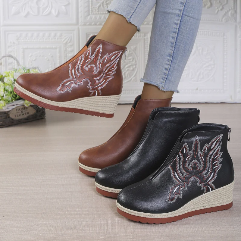 

Embroidered Thick-Soled Retro Short Boots for Women 2025 Autumn Pointed Toe Plus Size Wedge Fashion Boots